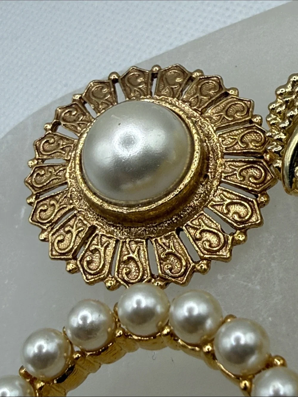 Vintage 4 pc Gold tone faux Pearl Decorative Brooch Set rhinestone pin 1 signed